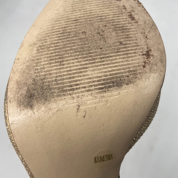 BCBG Gold Pumps Heels Glitter Size 8.5 - Picture 5 of 5